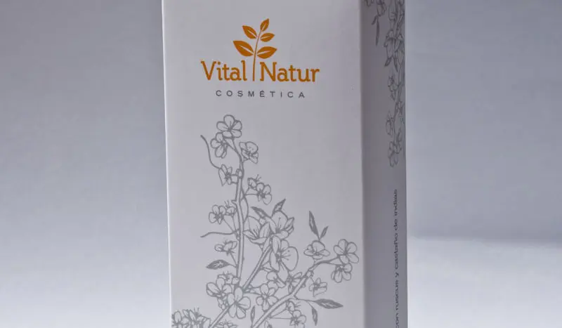 Cajas y etiquetas diseñadas para cosmética natural y bebidas